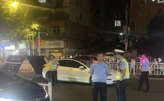 “一家三口被撞身亡”家属不舍扔儿媳喝过的水，肇事者父亲：撞死人是天灾