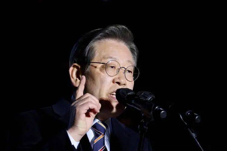 10天倒计时，韩国被逼上“绝境”，美国张口要4000亿，李在明签不签？