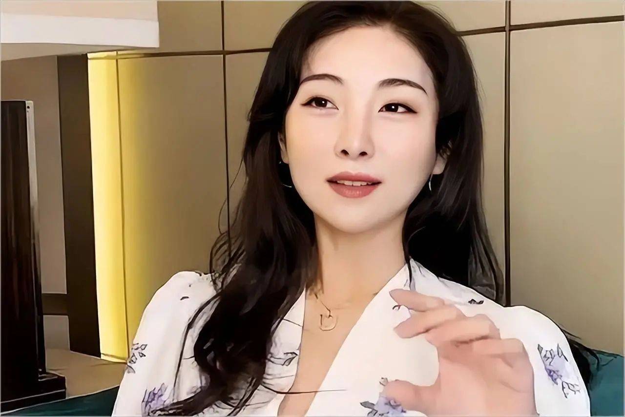 我不需要男人!“买英国精子生3娃”的山东女人,7年后现状曝光