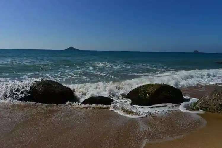 奉陪到底!解放军当着全世界的面,直接定调统一,两岸舰船在南海缠斗,25小时分出胜负