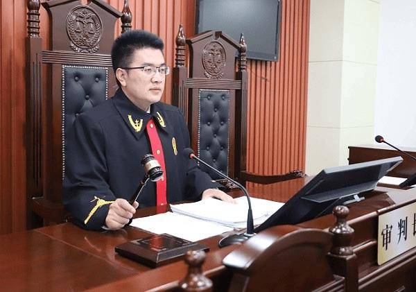 秦岭脚下二十年如一日健身晨跑的他,以自律、温度与力量滋养法治年轮