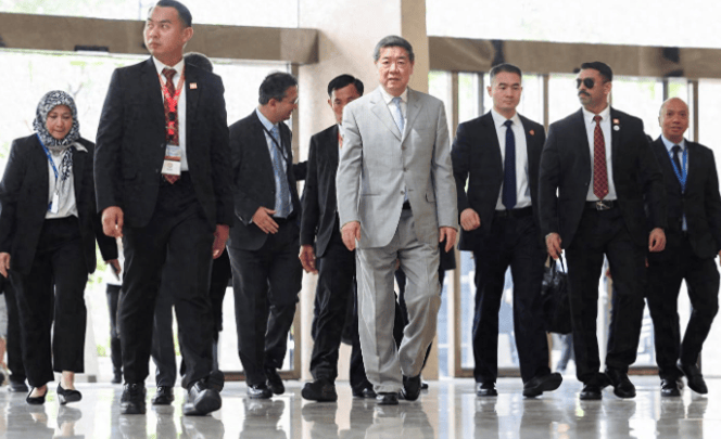 中美吉隆坡会谈，美方施压未果，贝森特的愿望落空，中方用八个字评价！