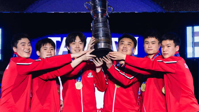 有一种逆转叫梁靖崑!中国男乒实现史无前例的12连冠,王楚钦生日捧杯