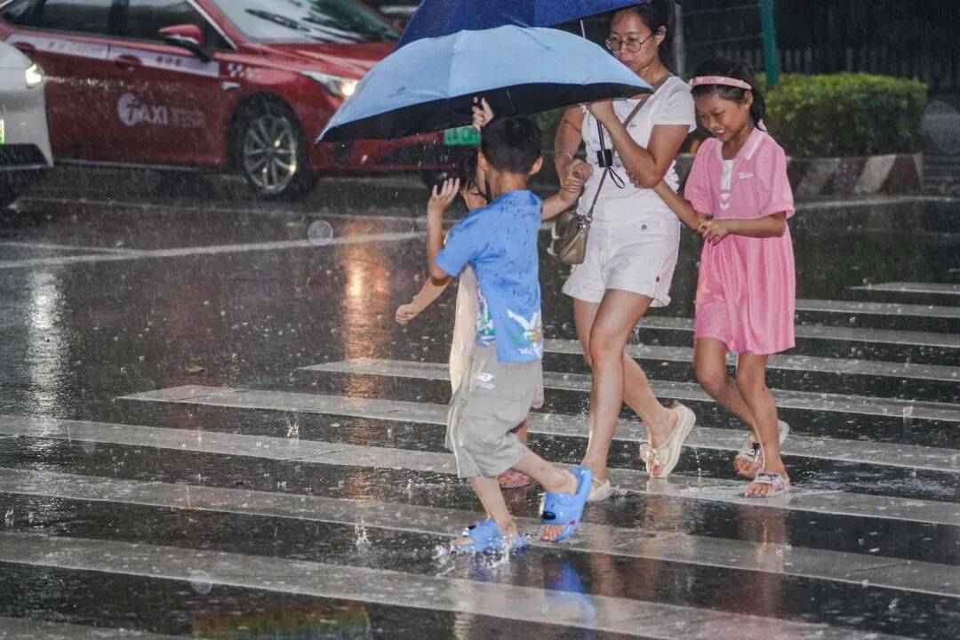 暴雨+8级大风!广州即将开启“倒水”模式